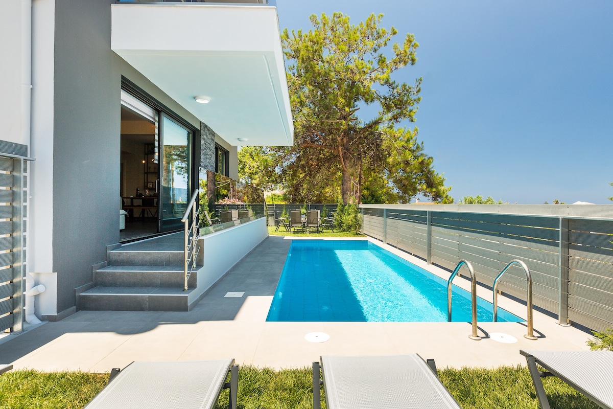 Nisos Villa, walking distance to the beach & shops