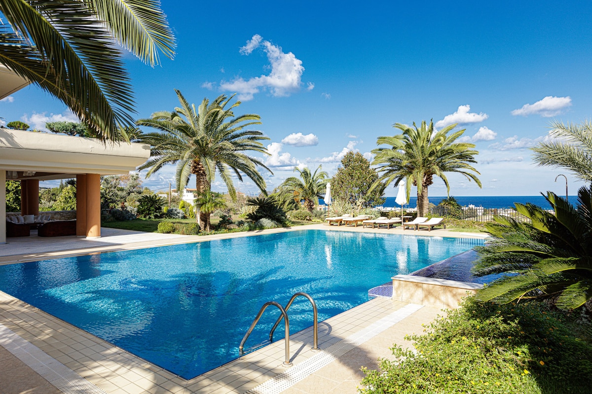Palm Hill Villa, Royal Retreat, 130m2 private pool