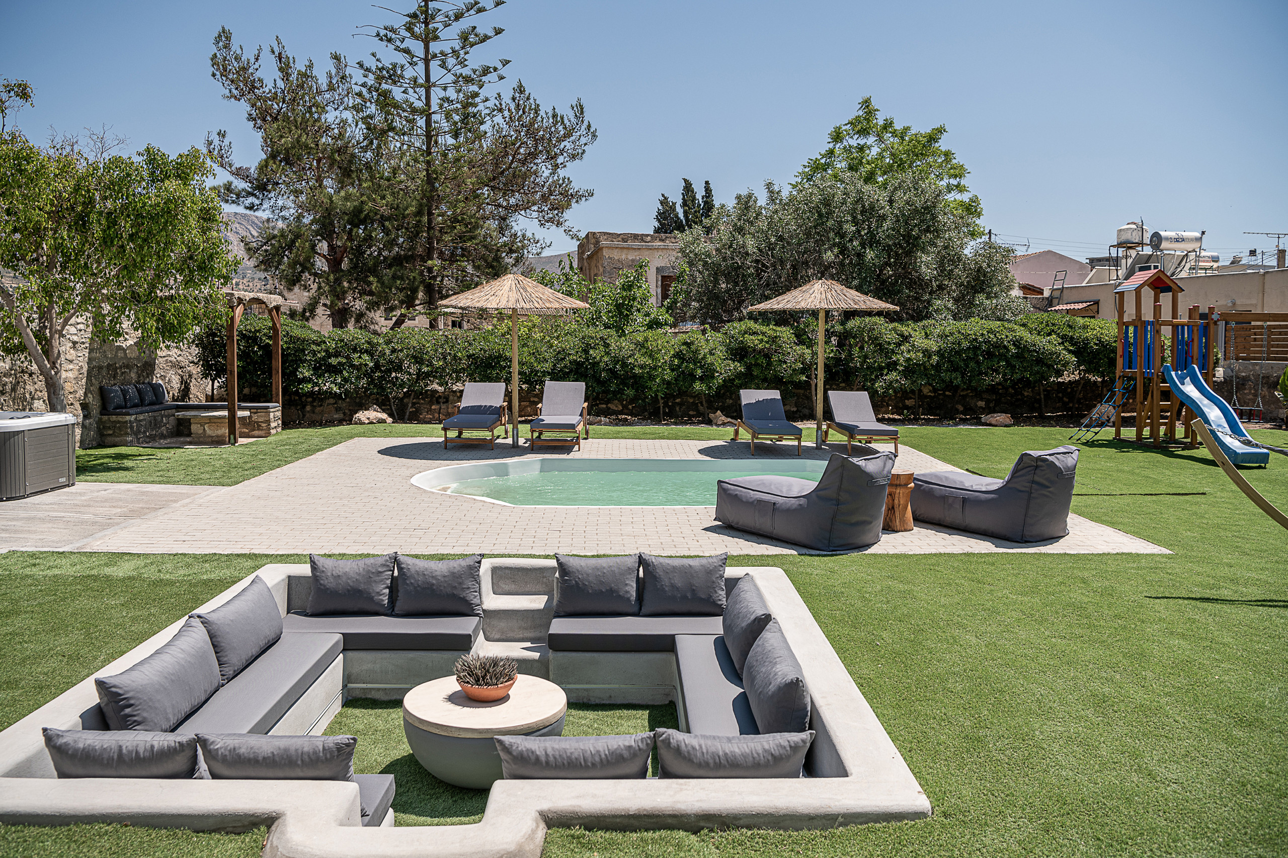 SivasZen Luxury Villa, with Heated Pool & Jacuzzi