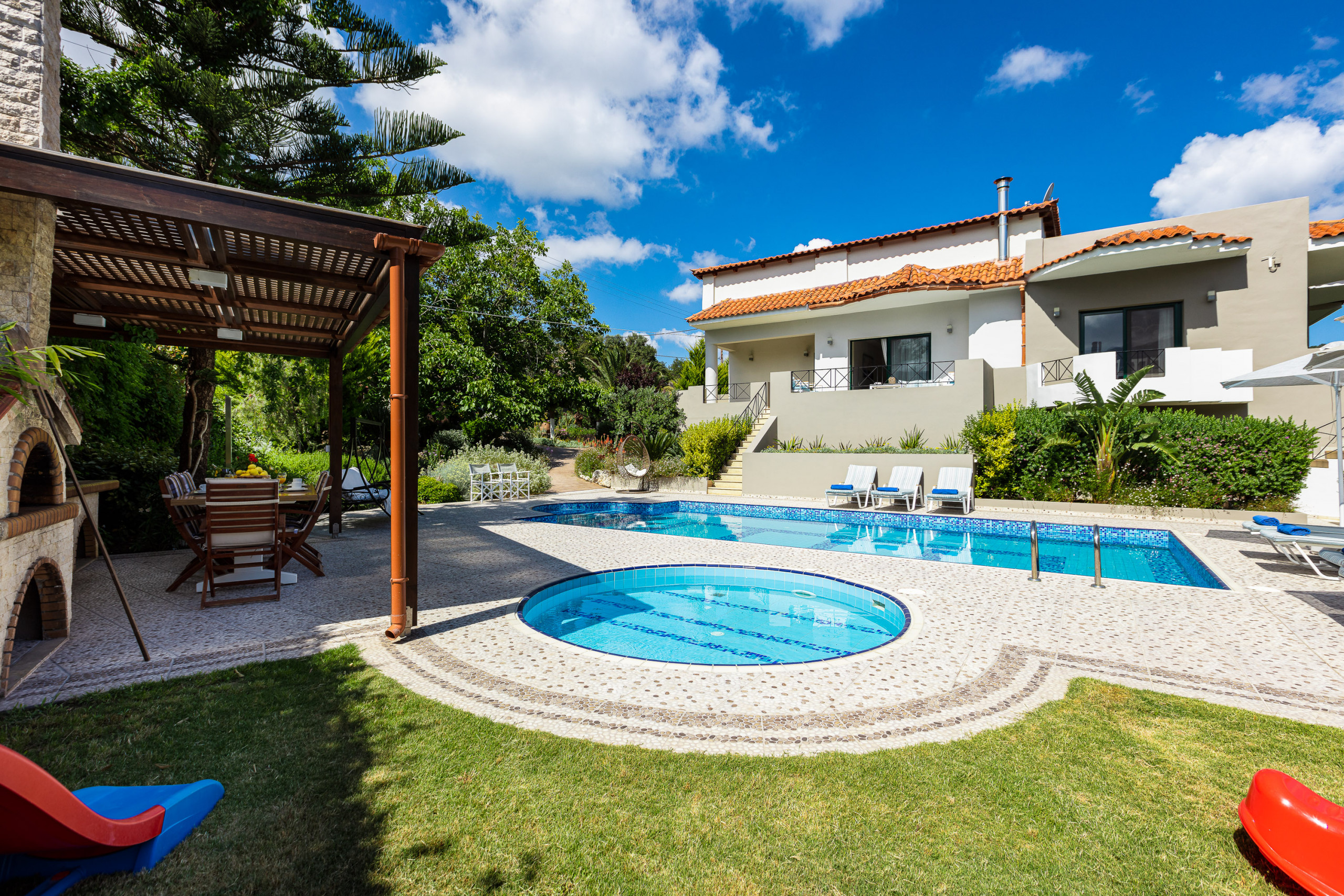 Alonia Villa, Refined Living with 50m² Pool