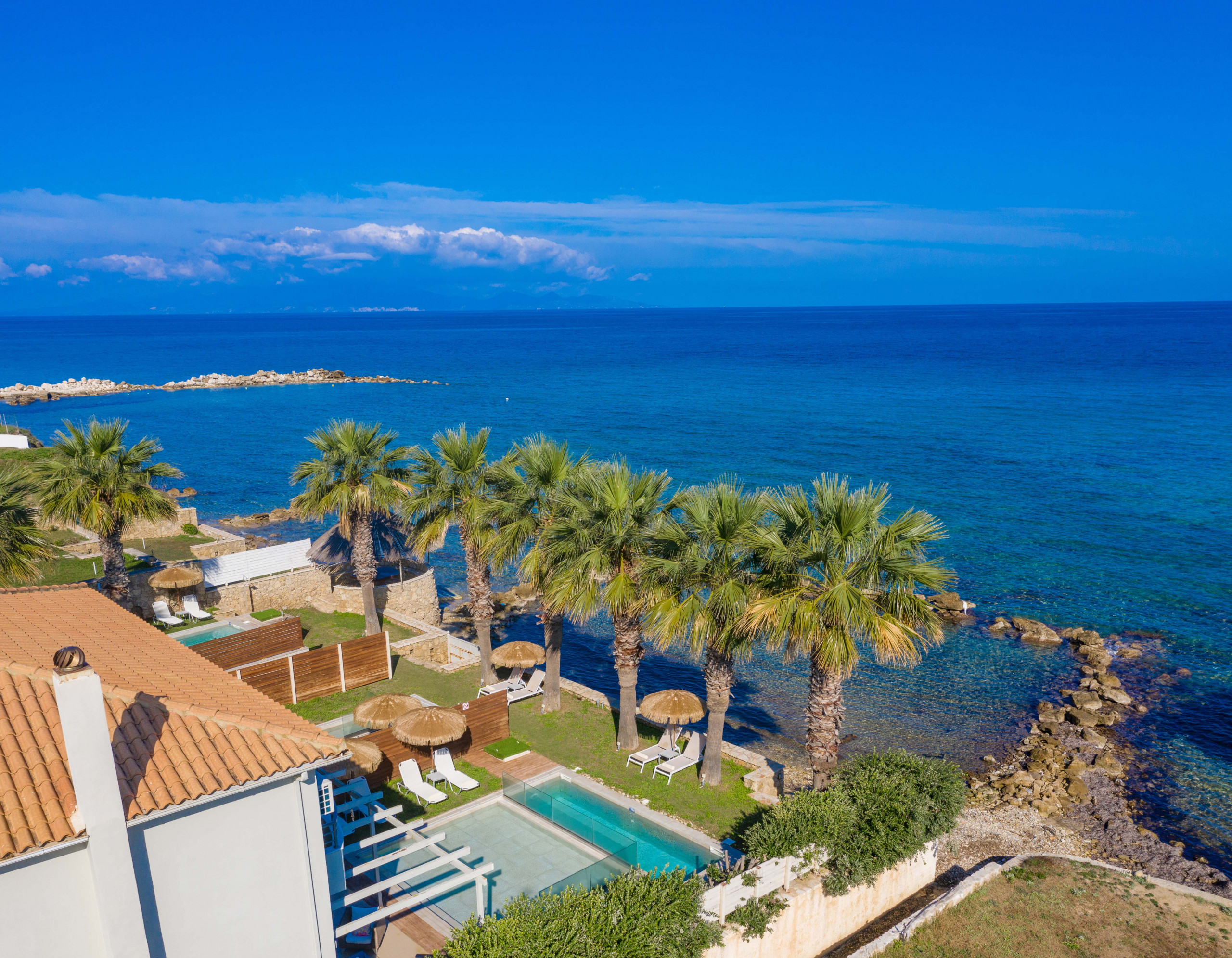 Gaia Deluxe SeaFront Villa, Pool & Beach Access