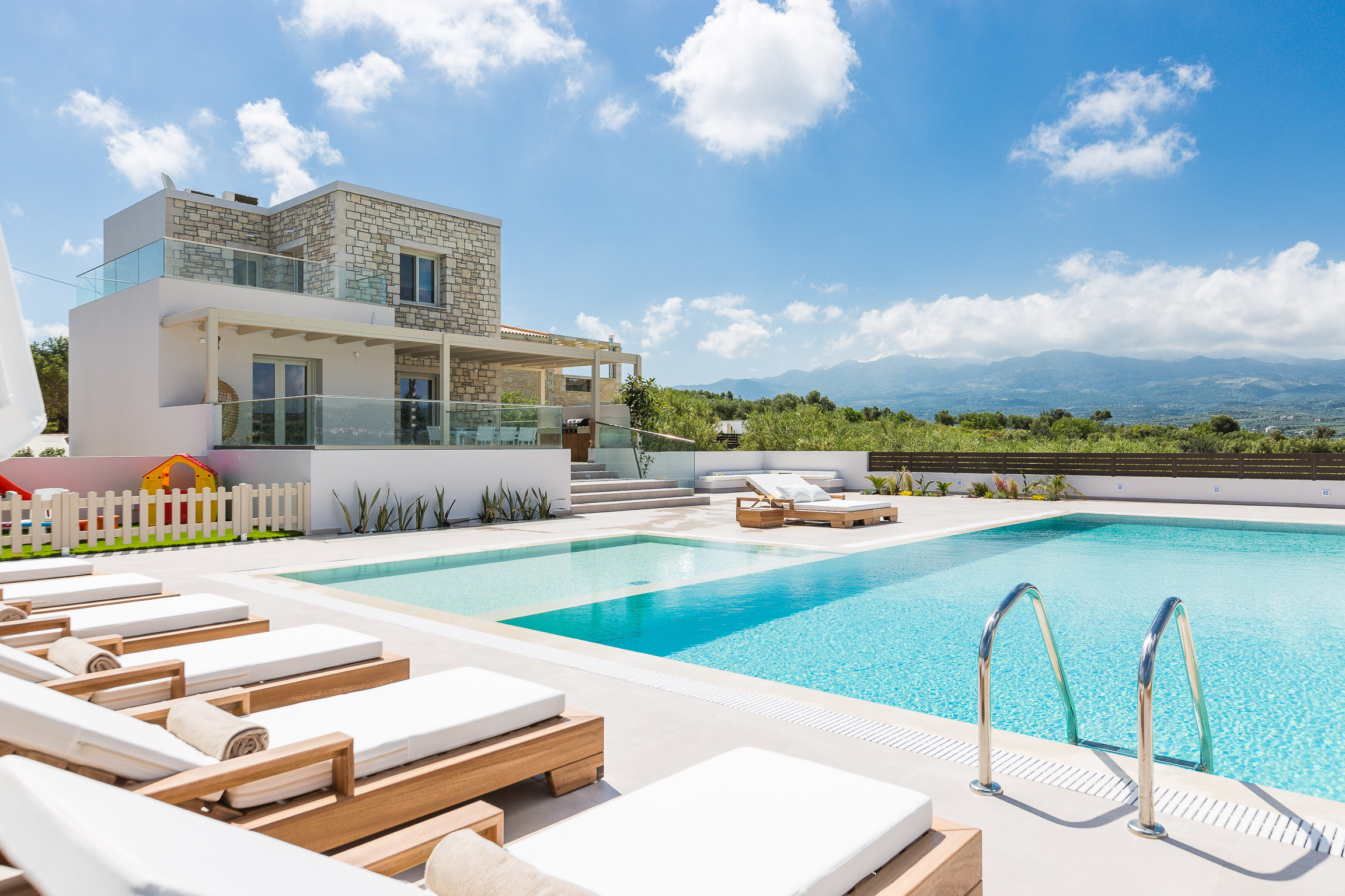 Rosmerta Villa, Chic & Prestigious