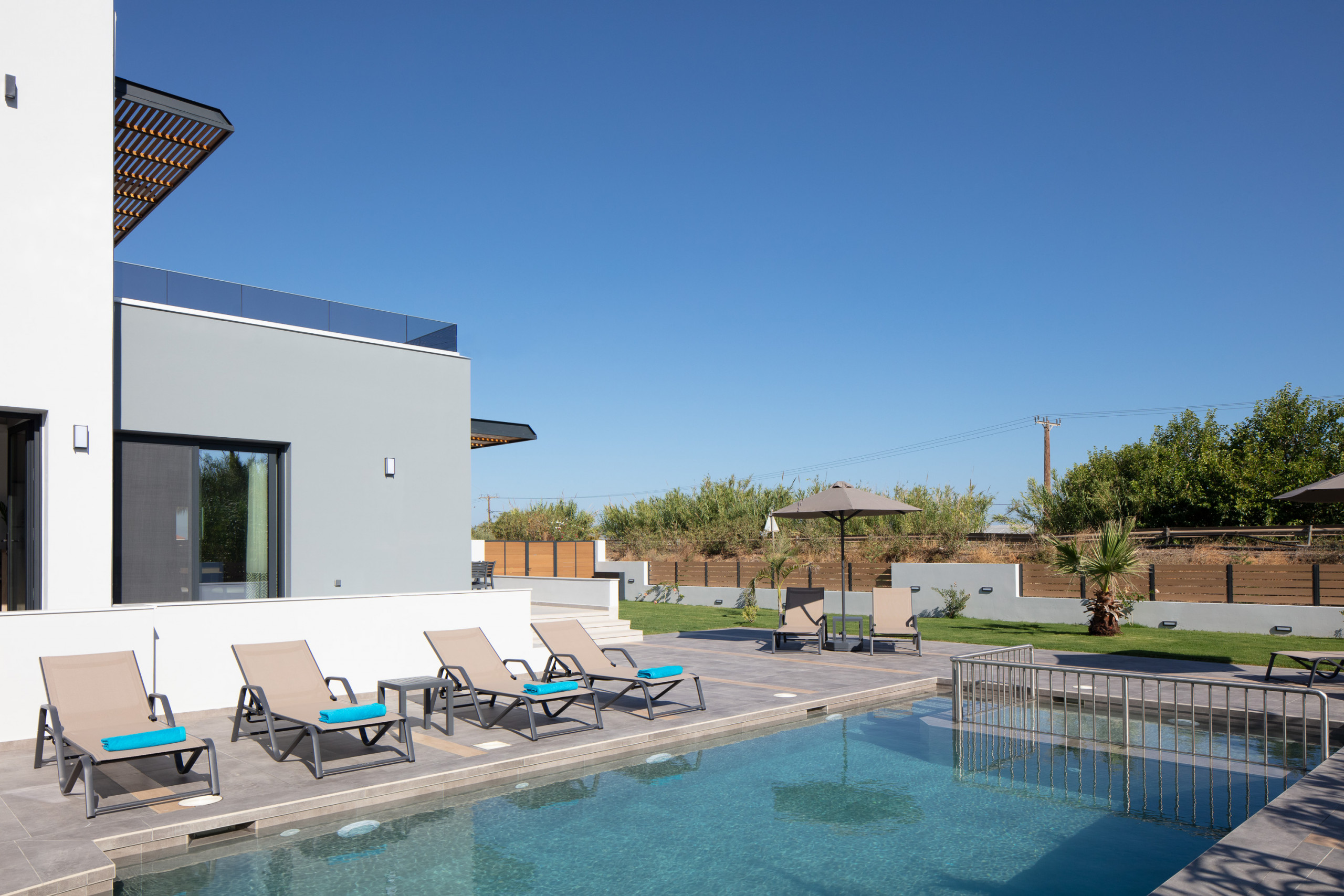 Sunnyside Villa II, Beach Within Walking Distance