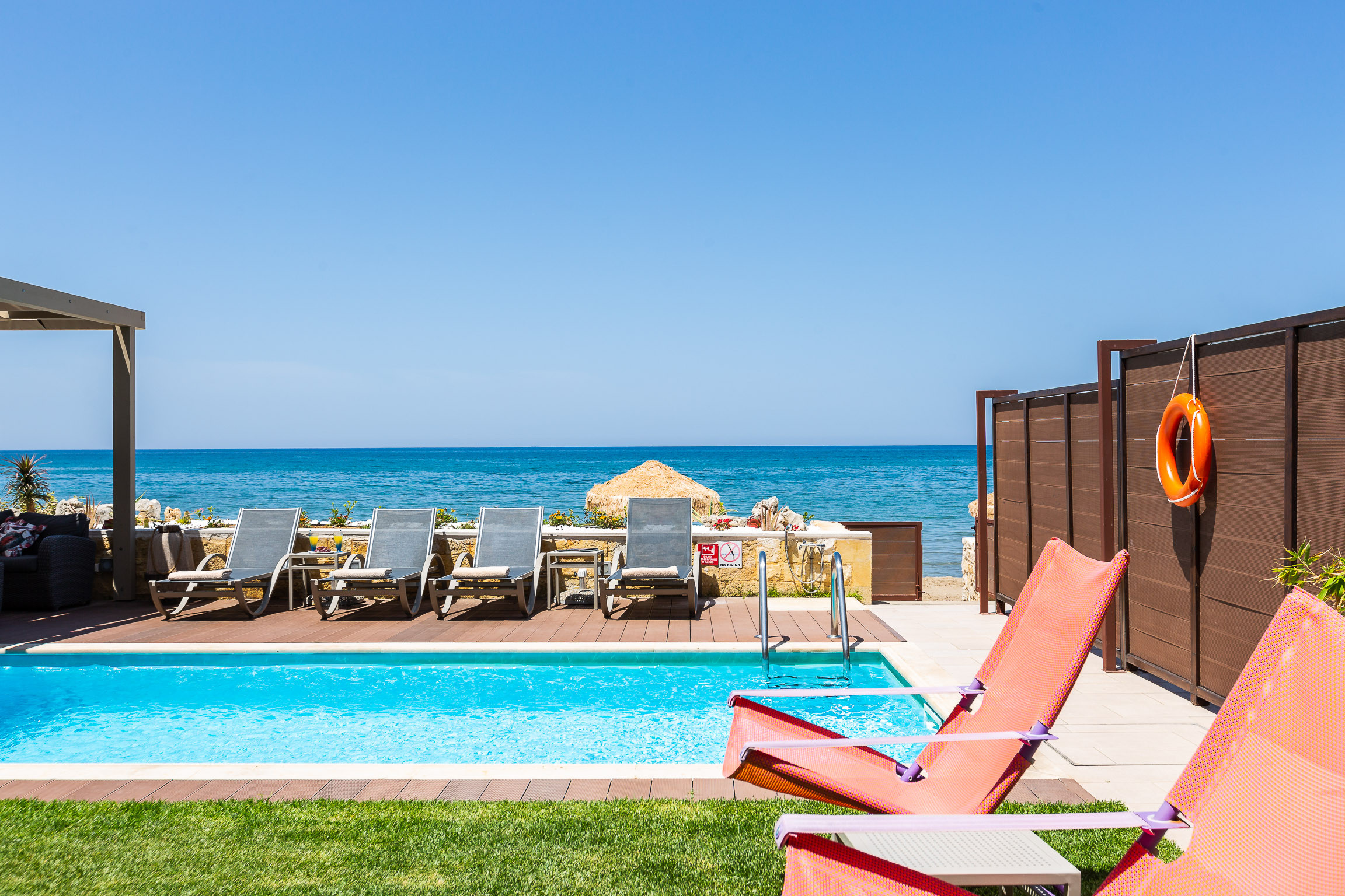 Espera Luxury BeachFront Residence with Pool & BBQ