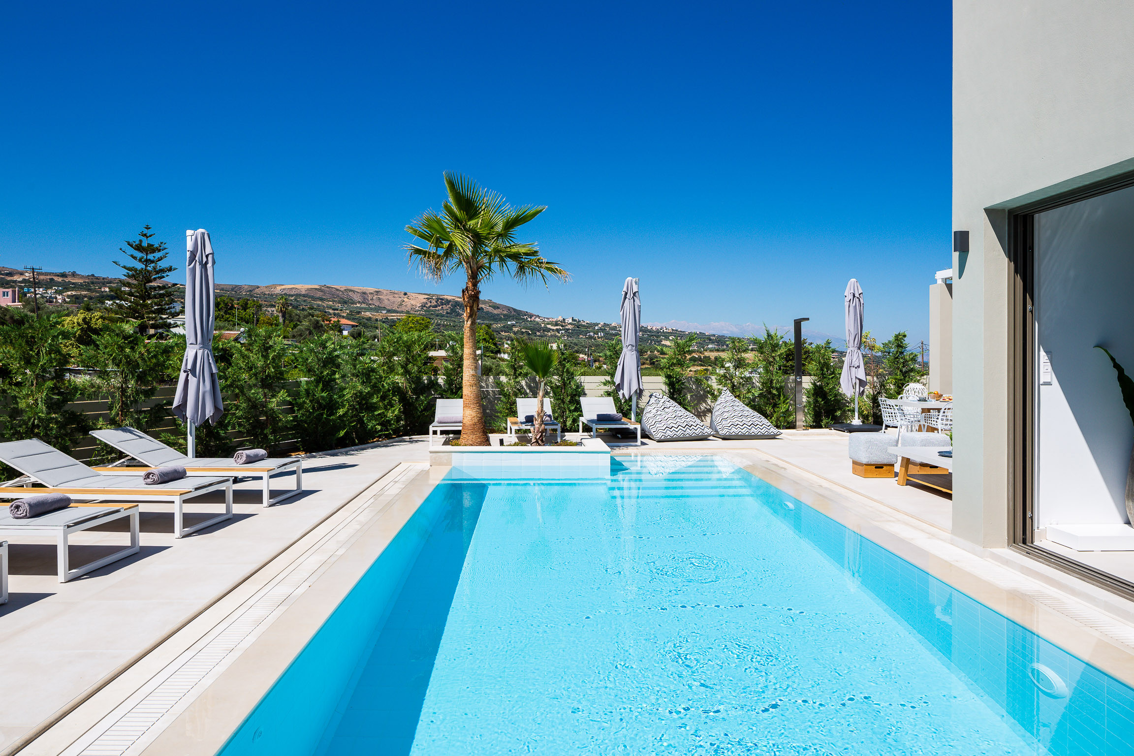 Vasilios Villa, with Pool, Gym & Close to Beach