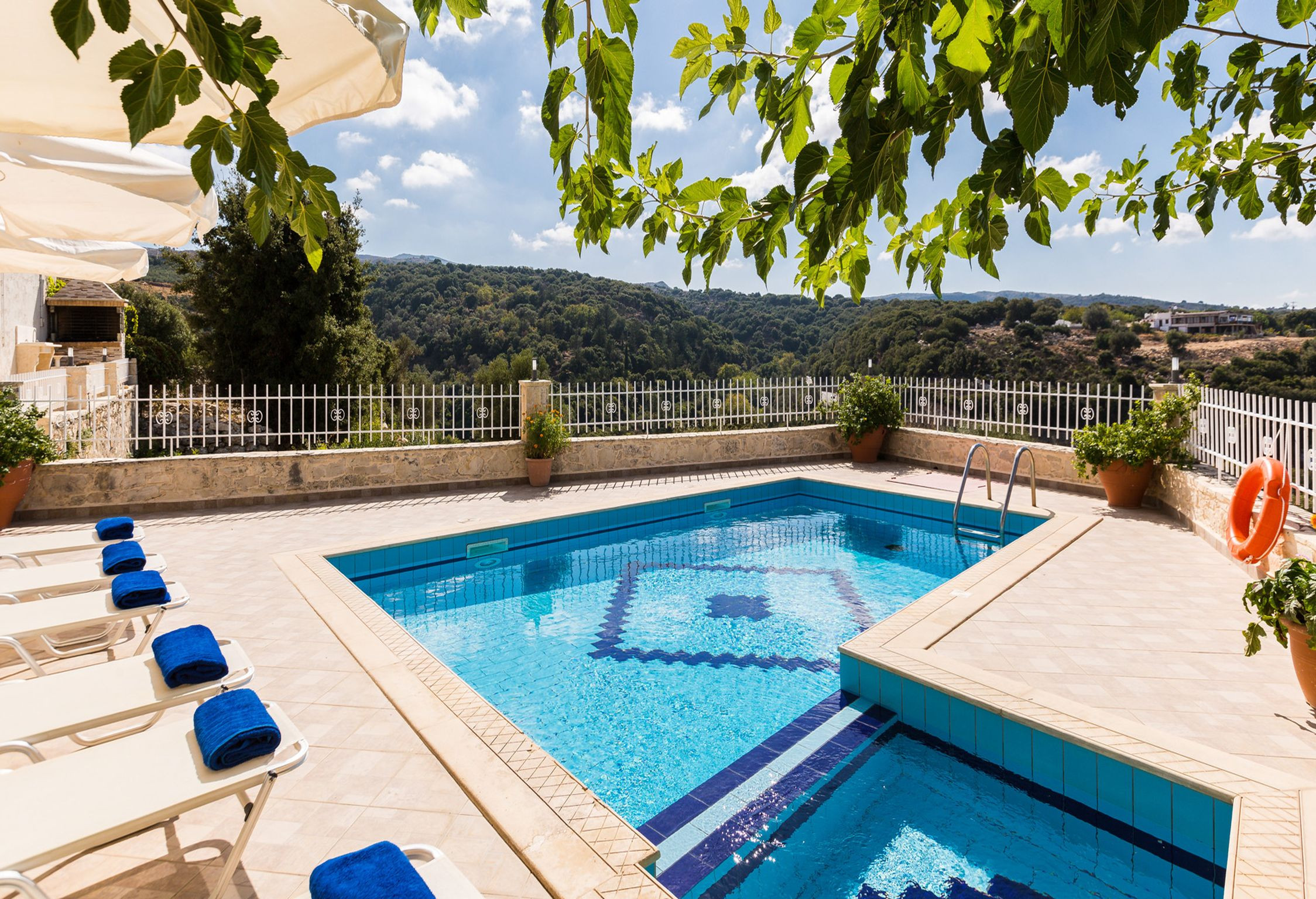 Antigoni Villa, a back-to-nature sanctuary