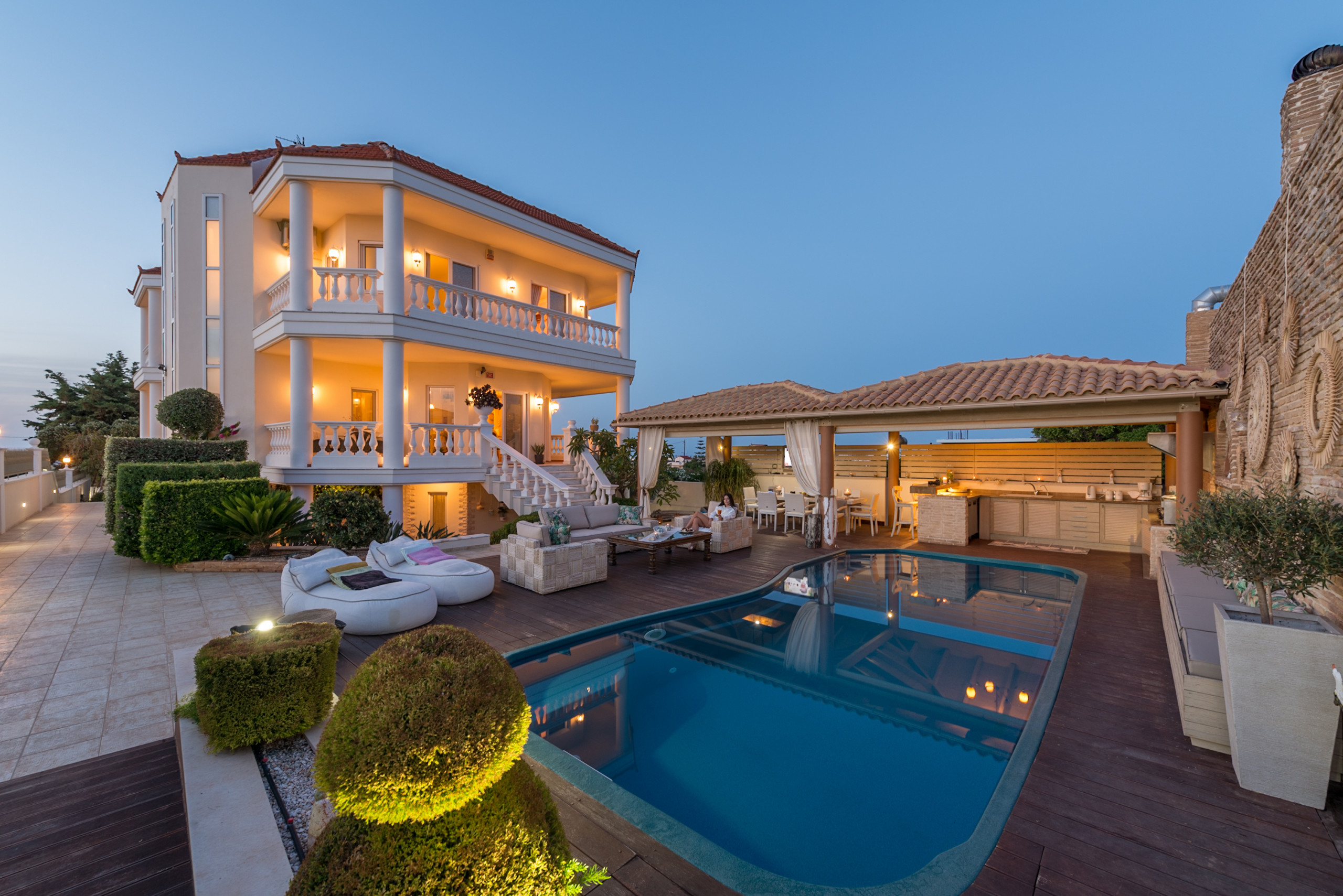 Marilyn Manor, Exclusive Hideaway