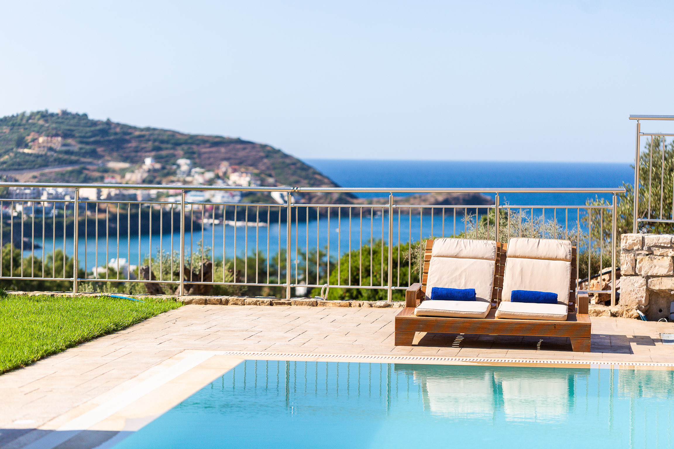Paris Villa, with Pool, BBQ & SeaViews
