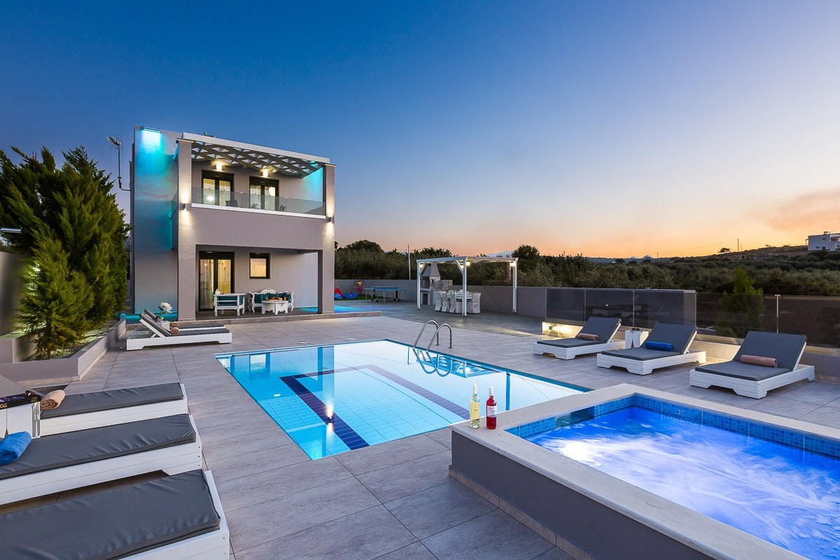Angelina Villa, lavish touch