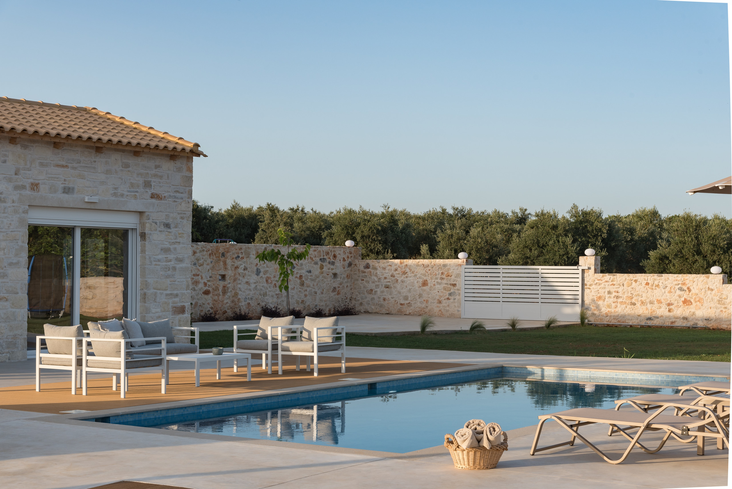 Evaero Villa I, Family Retreat with a 36m² Pool