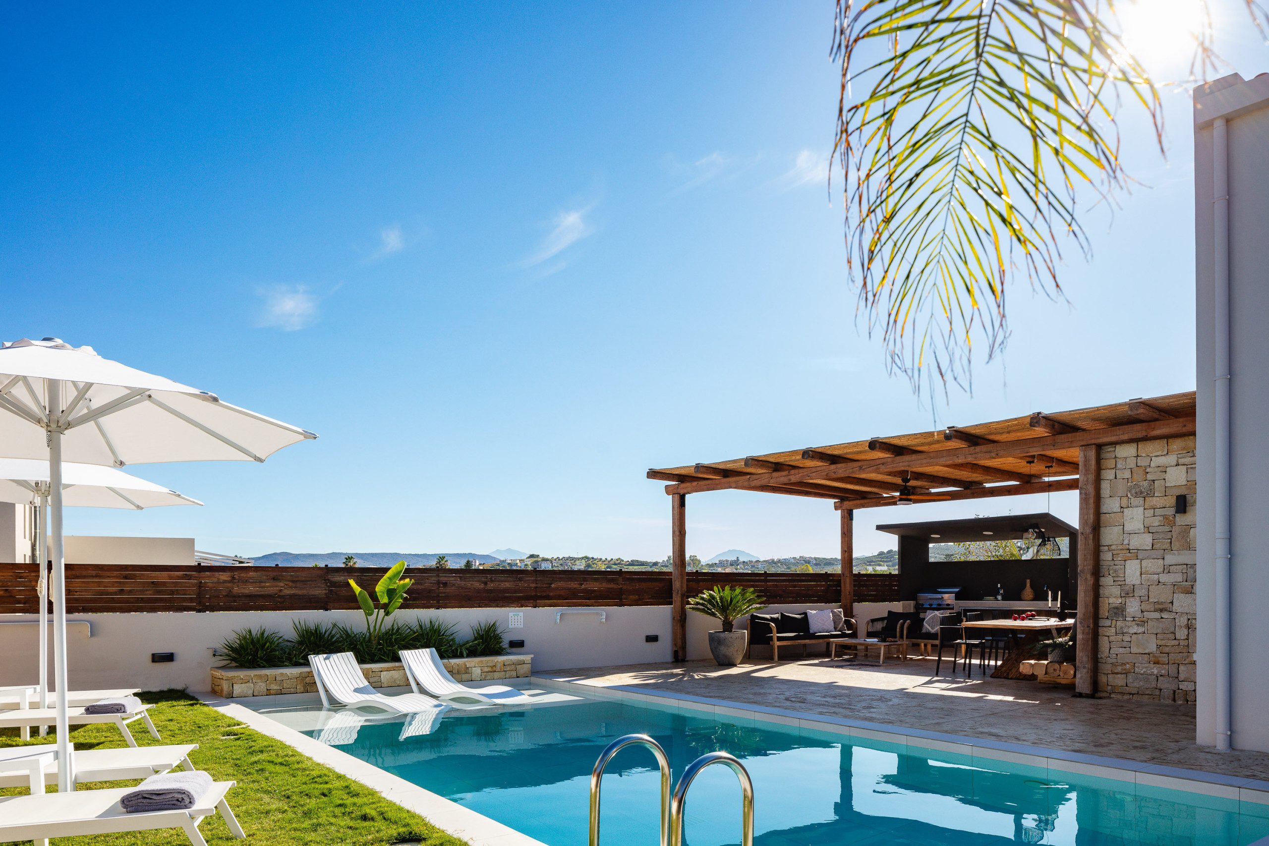 Solis Villa, with Heated Pool & 5 minutes to Beach