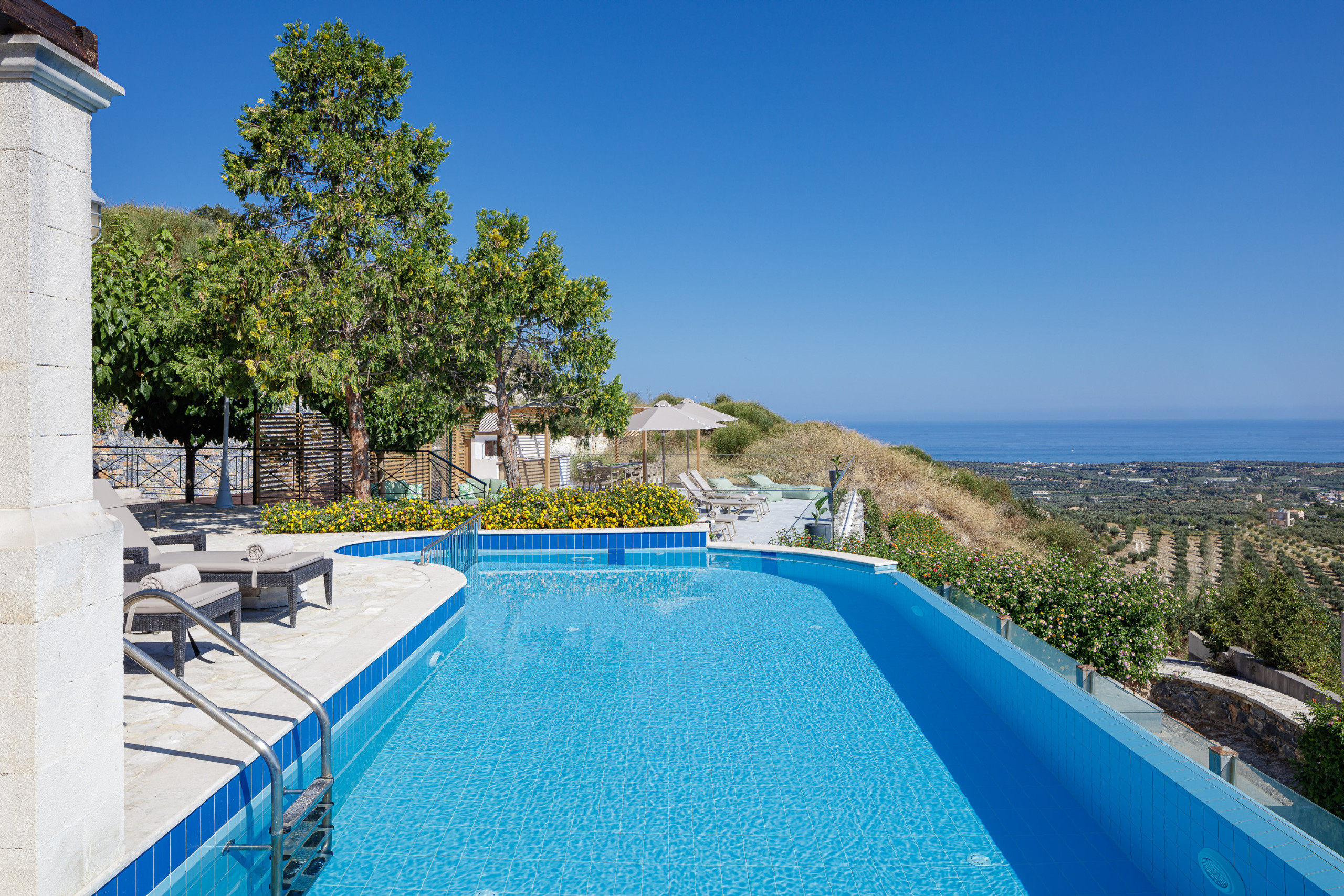 Keano Villa, with Pool &BBQ, Ping Pong, Playground