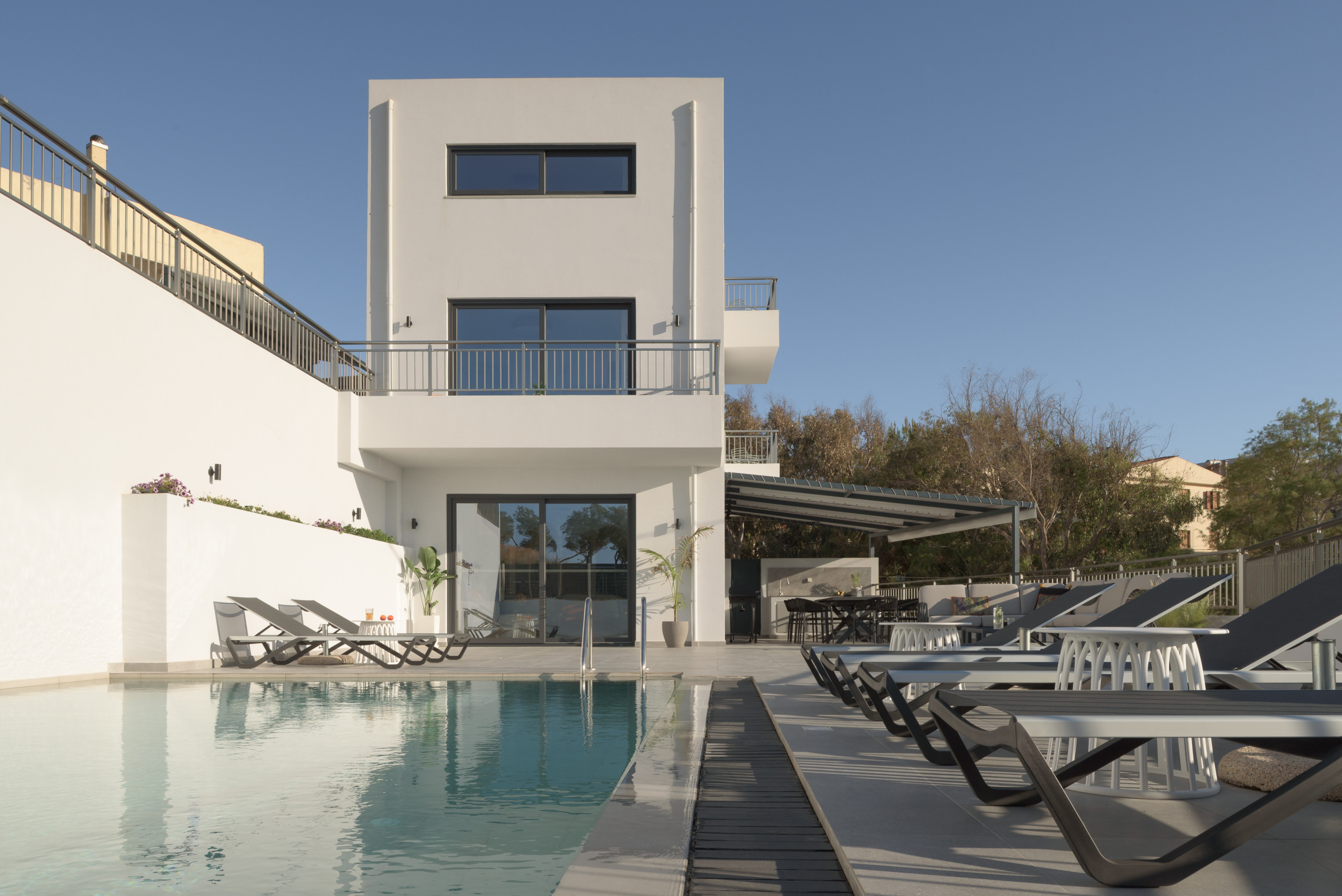 EmJo Villa, By the Sea, Stroll to Beach & Dining