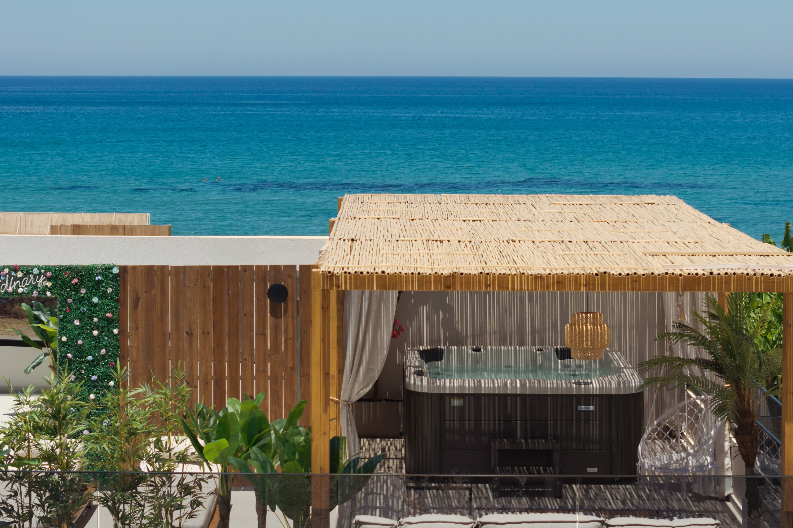 Sandy Shore Villa, Next to Beach, Dining & Shops