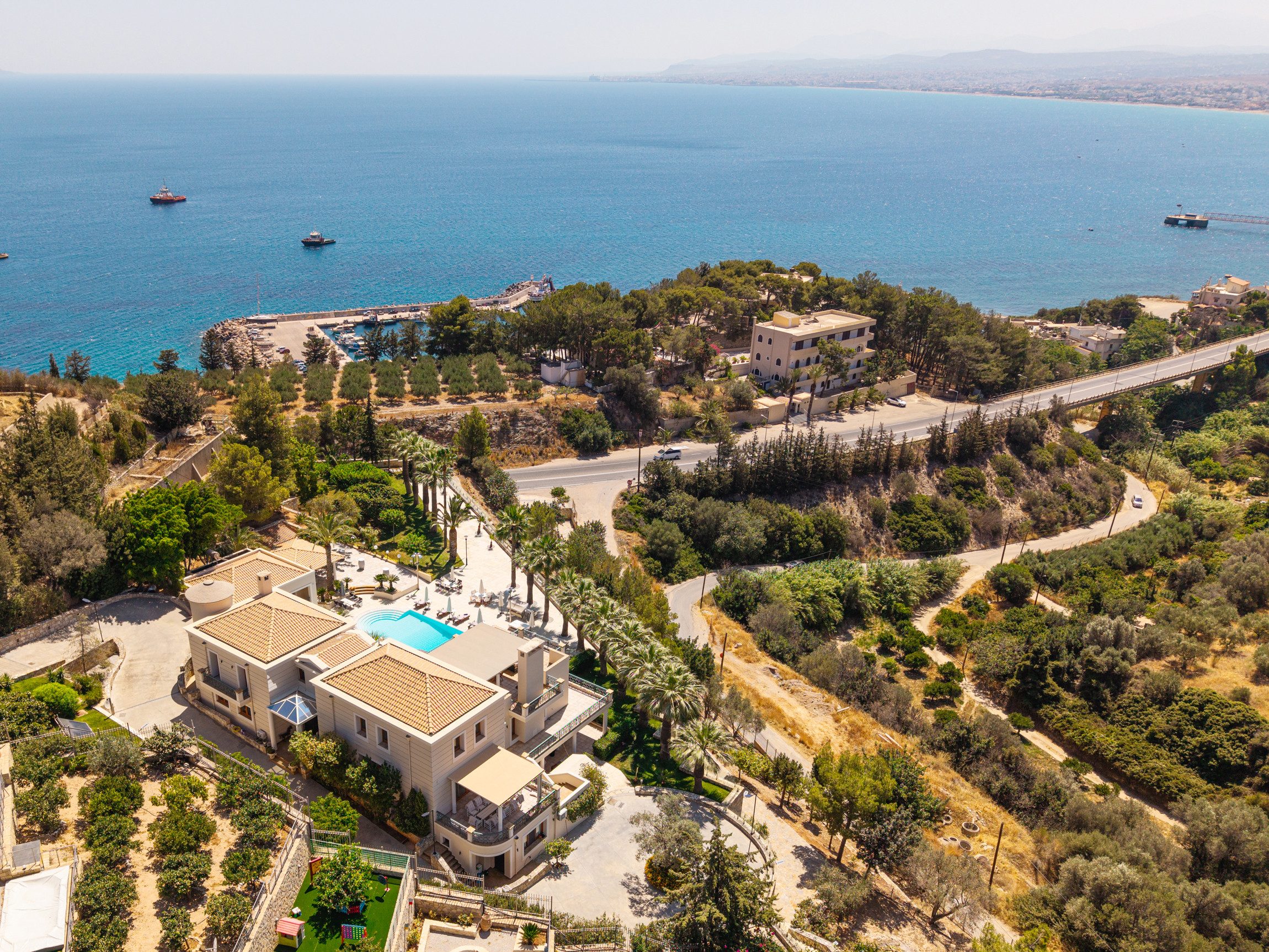 Aeonia Grand Villa, with Pool & Walk to the Beach
