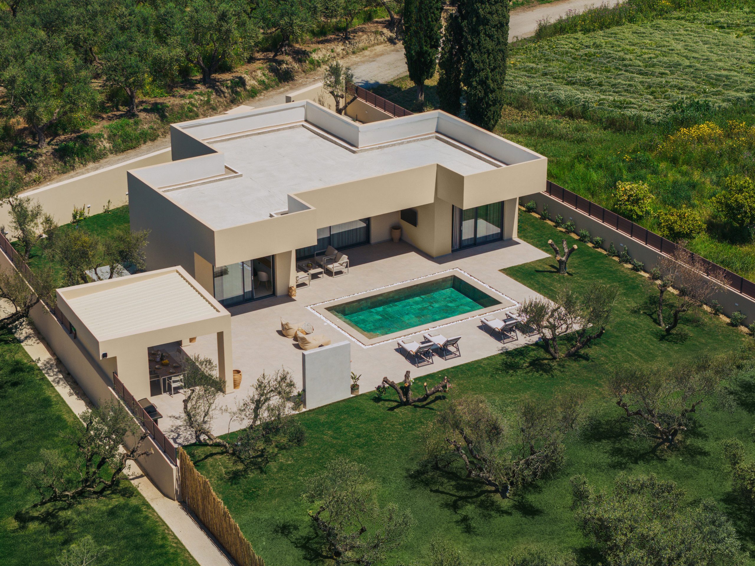 Acantha Villa, a Green Escape with Heated Pool